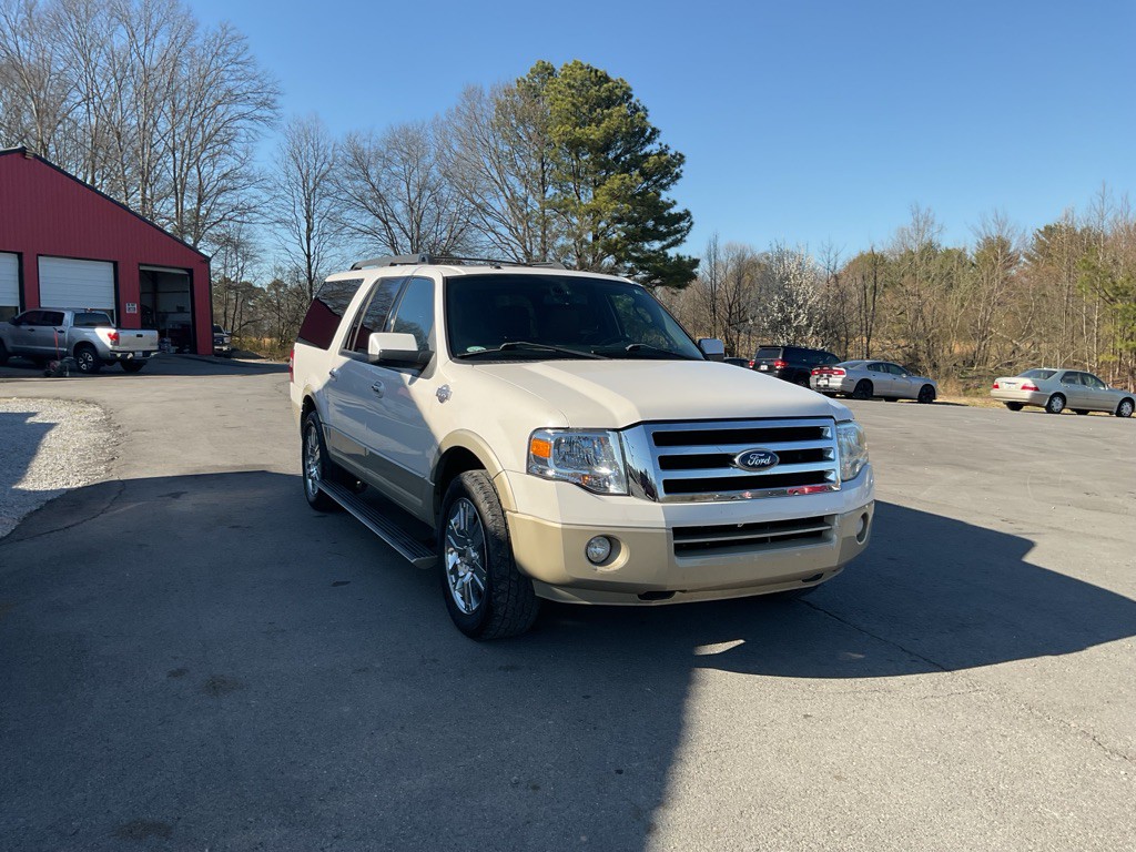 2010 Ford Expedition Image 2