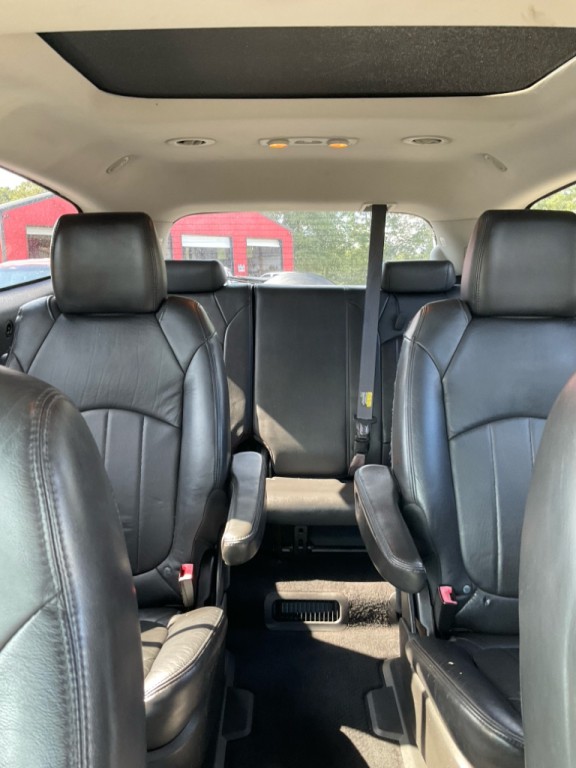 2011 Buick Enclave Image 4