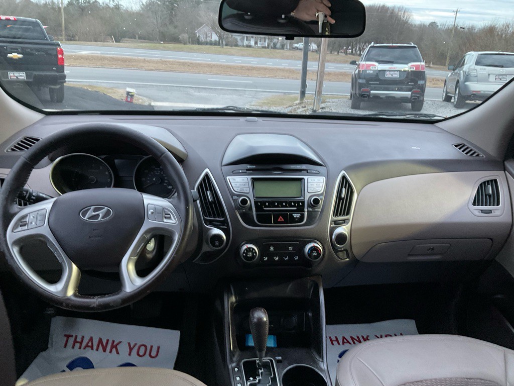 2011 Hyundai Tucson Image 6
