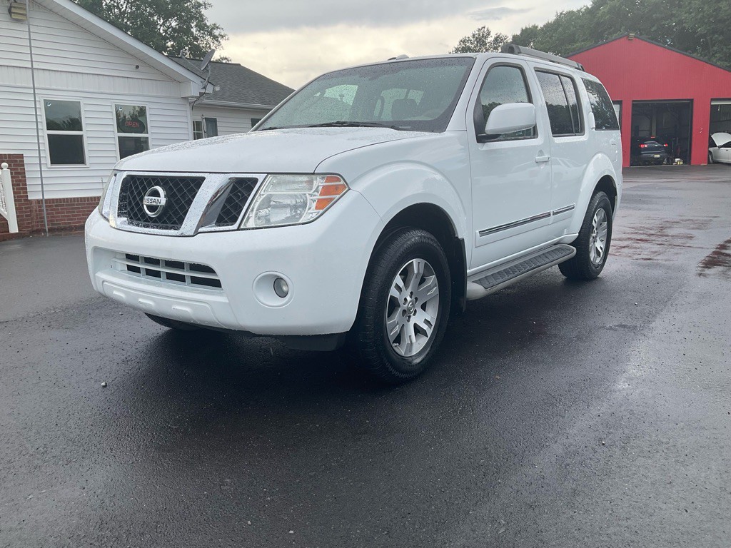 2012 Nissan Pathfinder Image 1