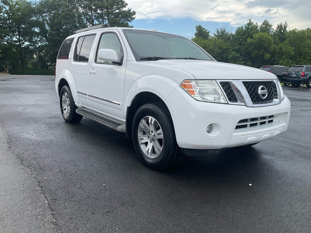 2012 Nissan Pathfinder Image 2