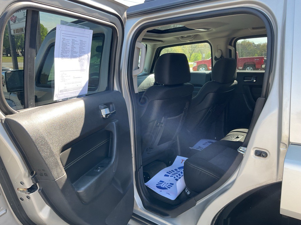 2007 HUMMER H3 Image 8