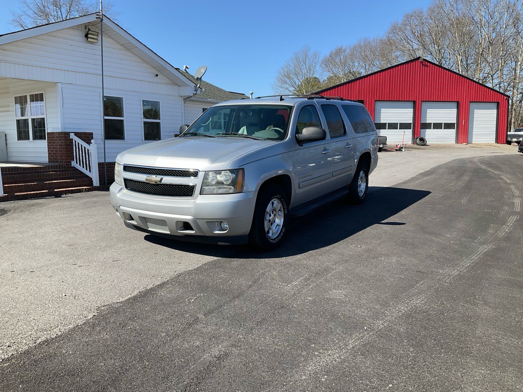 2011 Chevrolet Suburban Image 1