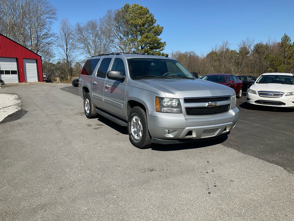 2011 Chevrolet Suburban Image 2