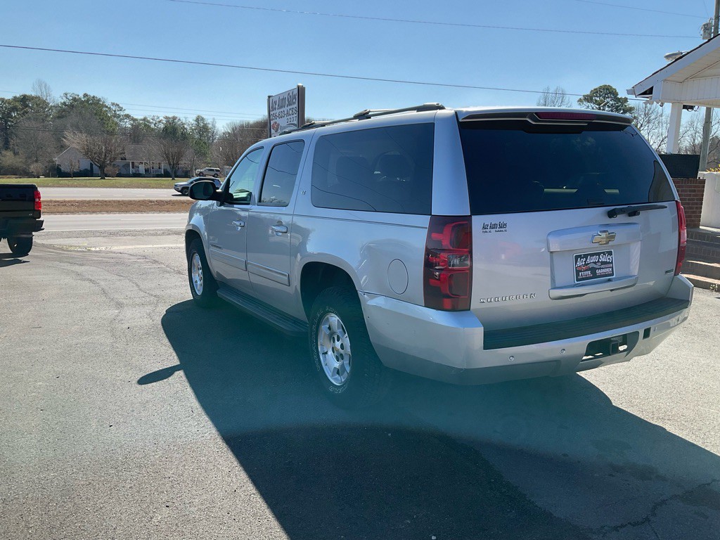 2011 Chevrolet Suburban Image 4