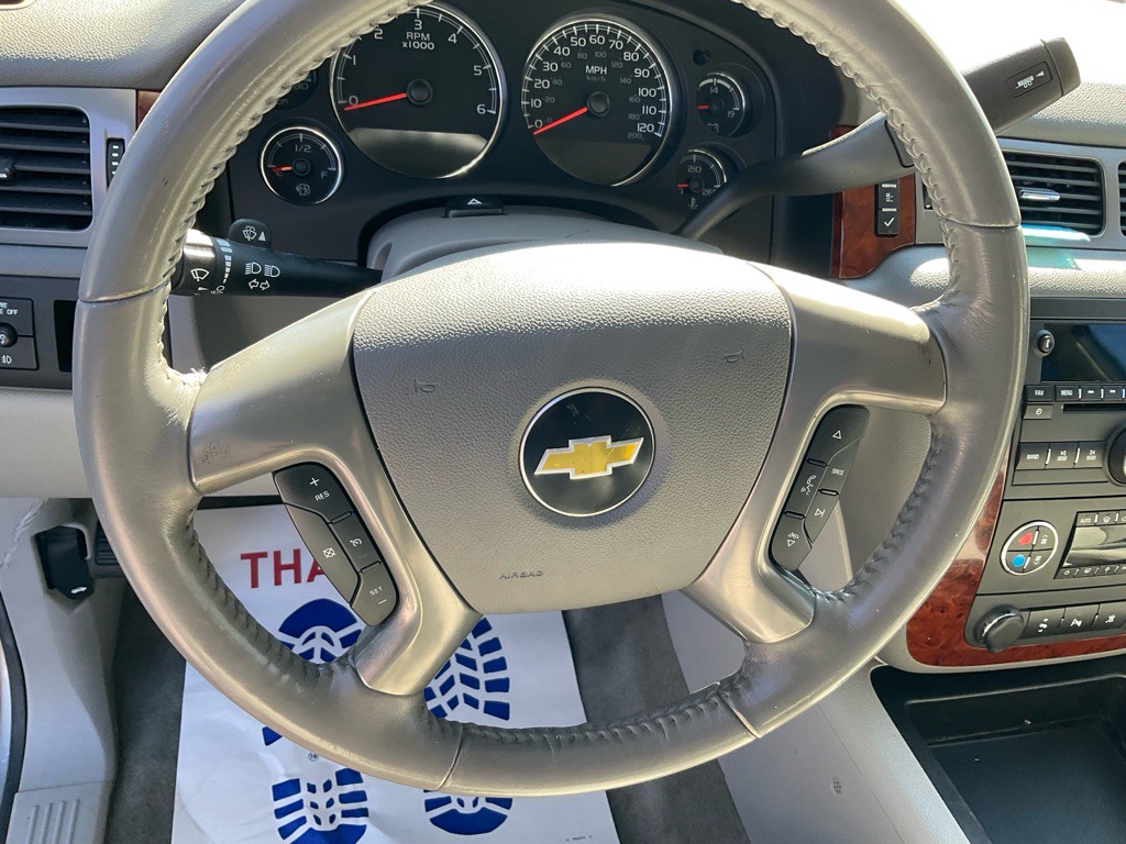 2011 Chevrolet Suburban Image 8