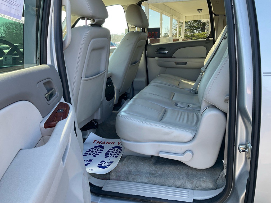 2011 Chevrolet Suburban Image 9