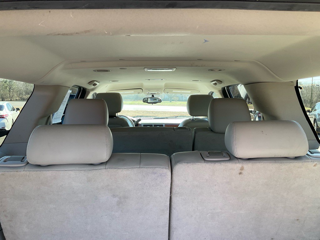 2011 Chevrolet Suburban Image 12