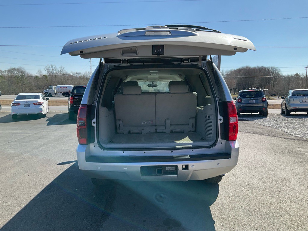 2011 Chevrolet Suburban Image 13