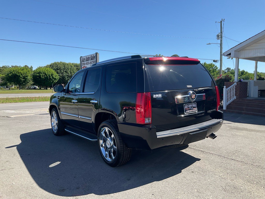 2013 Cadillac Escalade Image 4