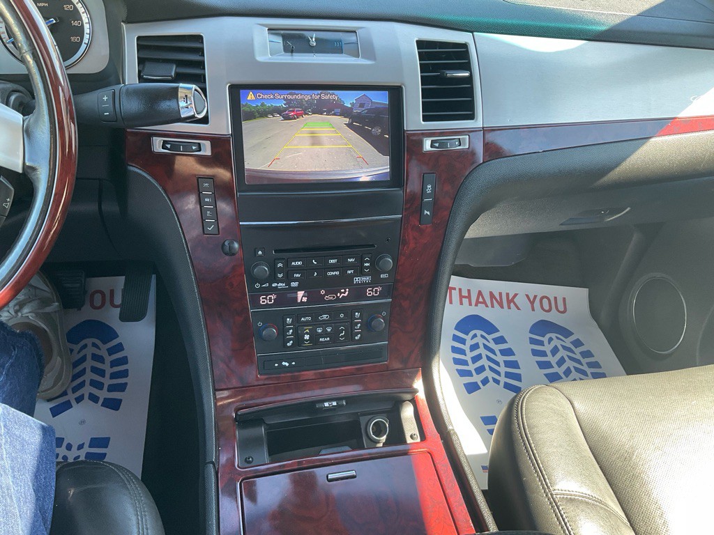 2013 Cadillac Escalade Image 8
