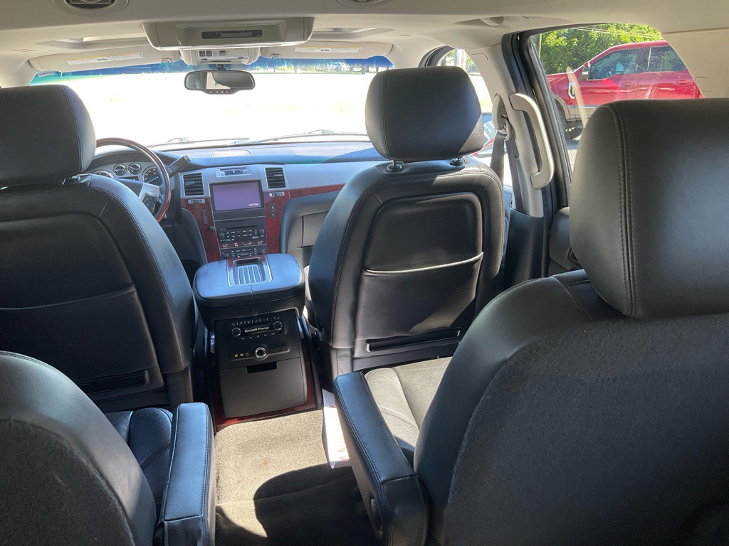 2013 Cadillac Escalade Image 12