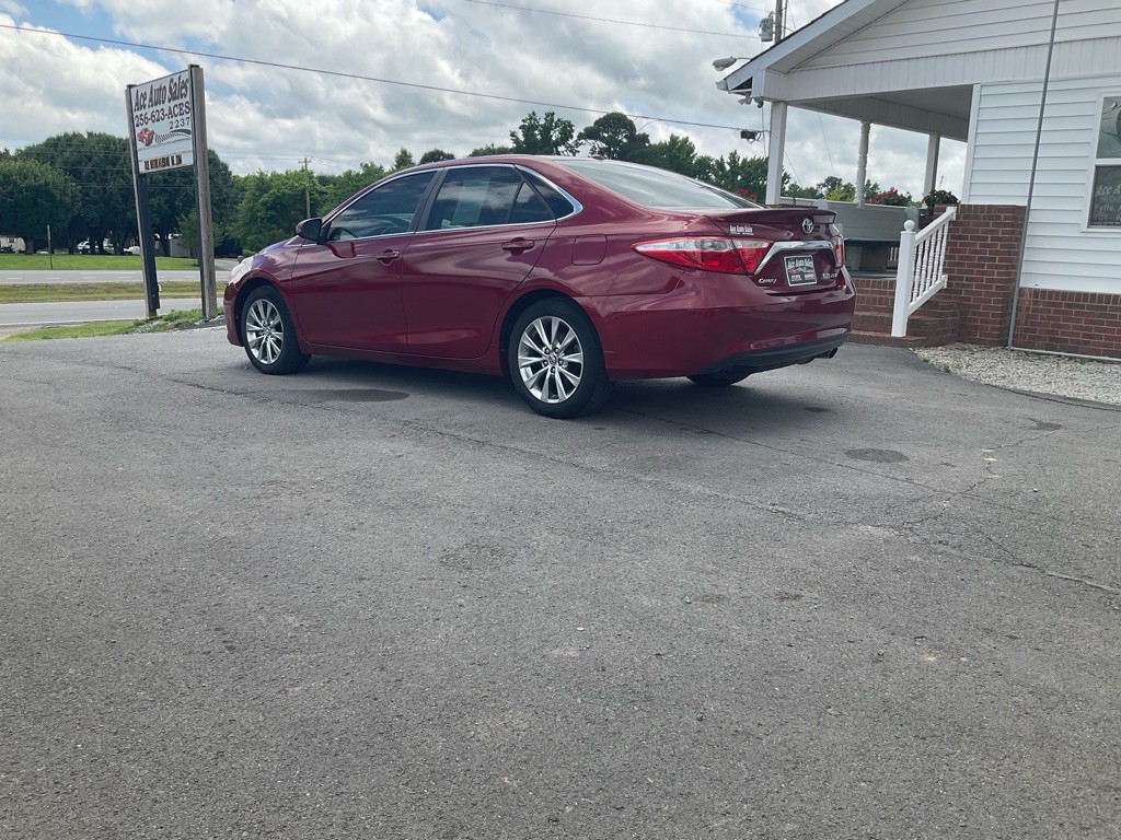 2015 Toyota Camry Image 2