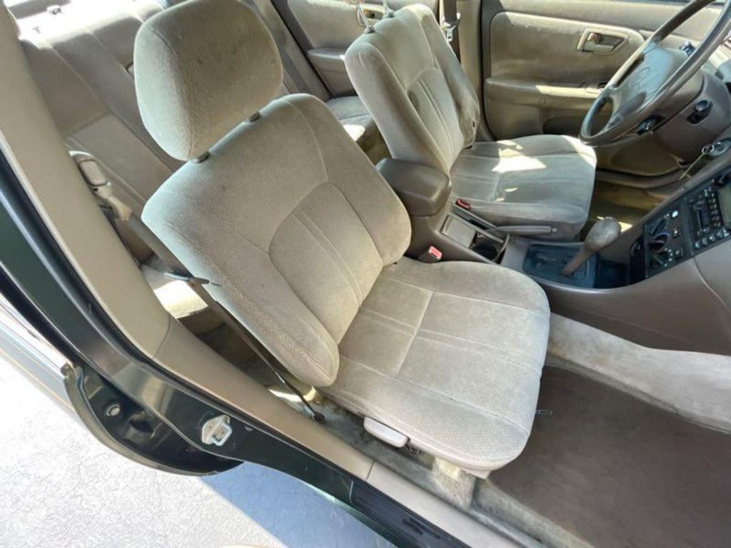 2001 Toyota Camry Image 9