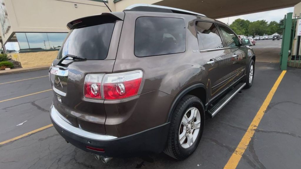 2008 GMC Acadia Image 2