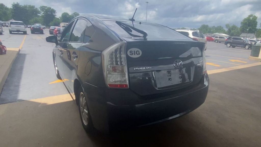 2011 Toyota Prius Image 2