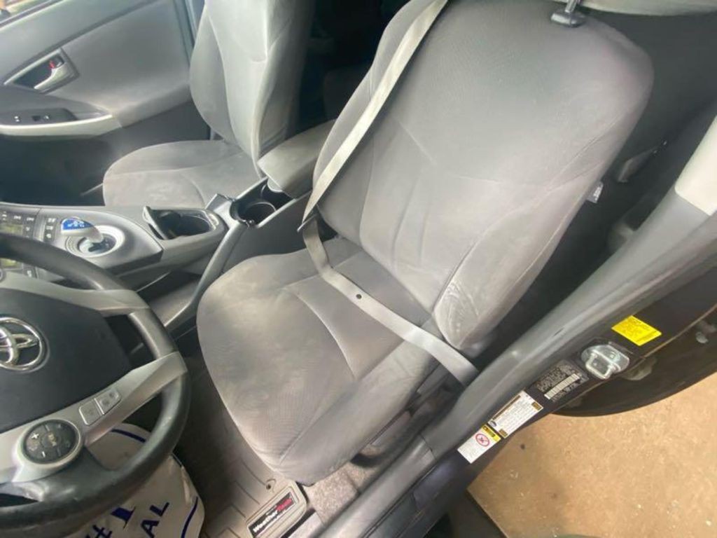 2011 Toyota Prius Image 17