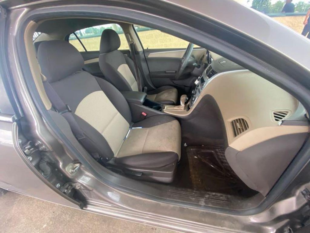 2012 Chevrolet Malibu Image 10