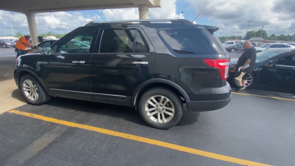 2013 Ford Explorer Image 2