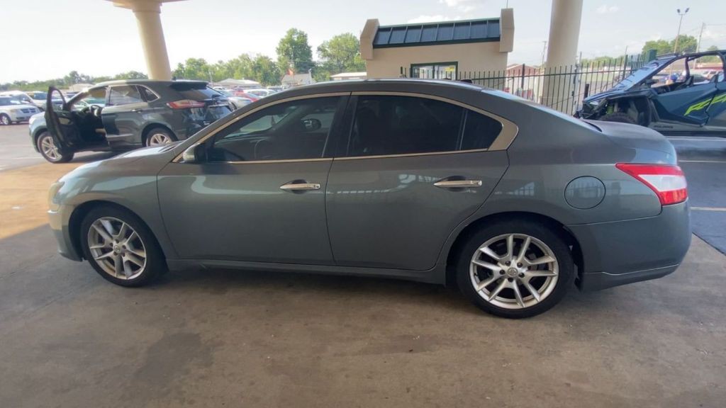 2009 Nissan Maxima Image 2
