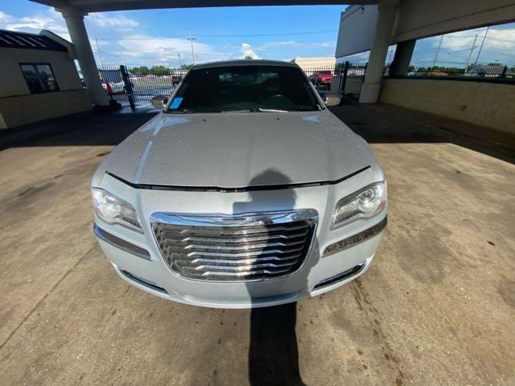 2012 Chrysler 300 Image 2