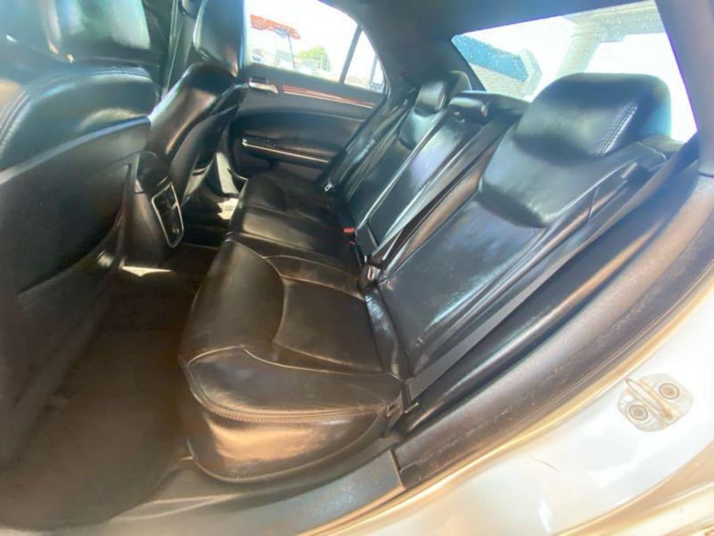 2012 Chrysler 300 Image 5