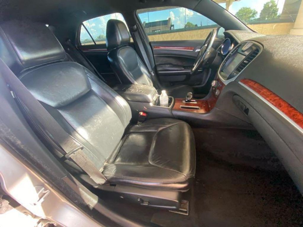 2012 Chrysler 300 Image 6