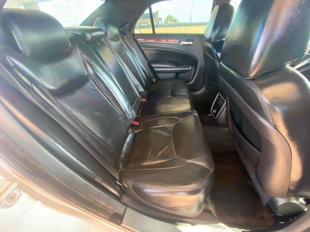 2012 Chrysler 300 Image 7