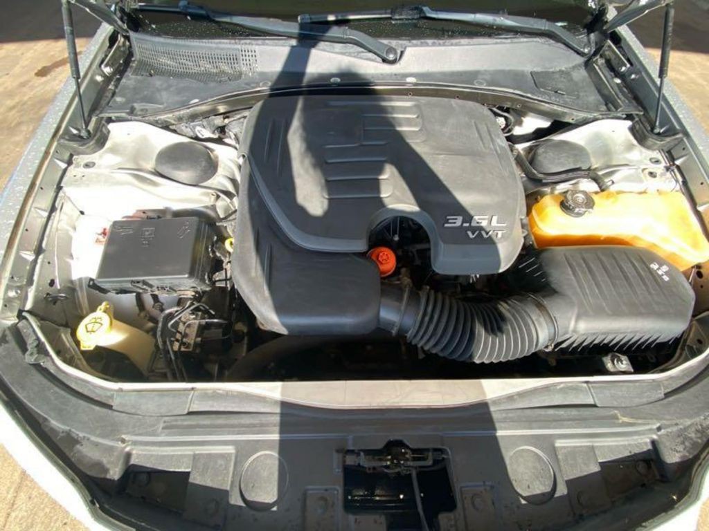 2012 Chrysler 300 Image 11