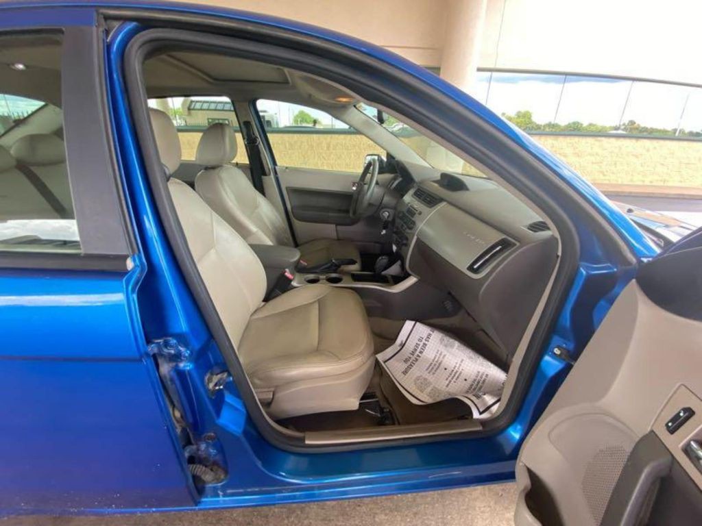 2010 Ford Focus Image 5