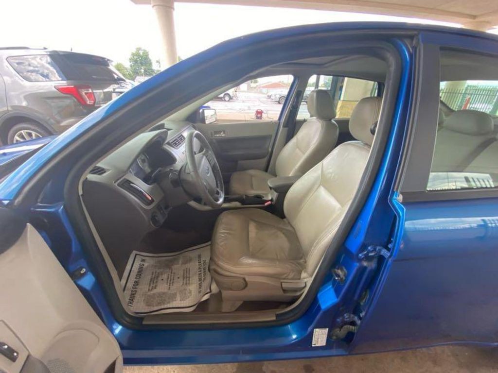 2010 Ford Focus Image 6