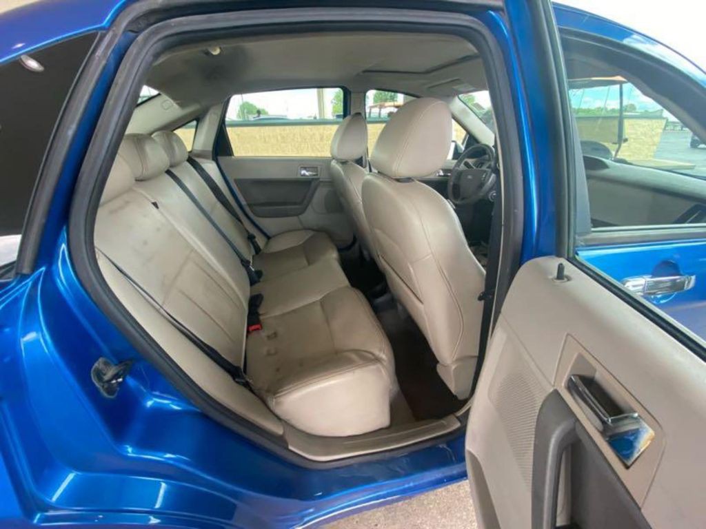 2010 Ford Focus Image 8