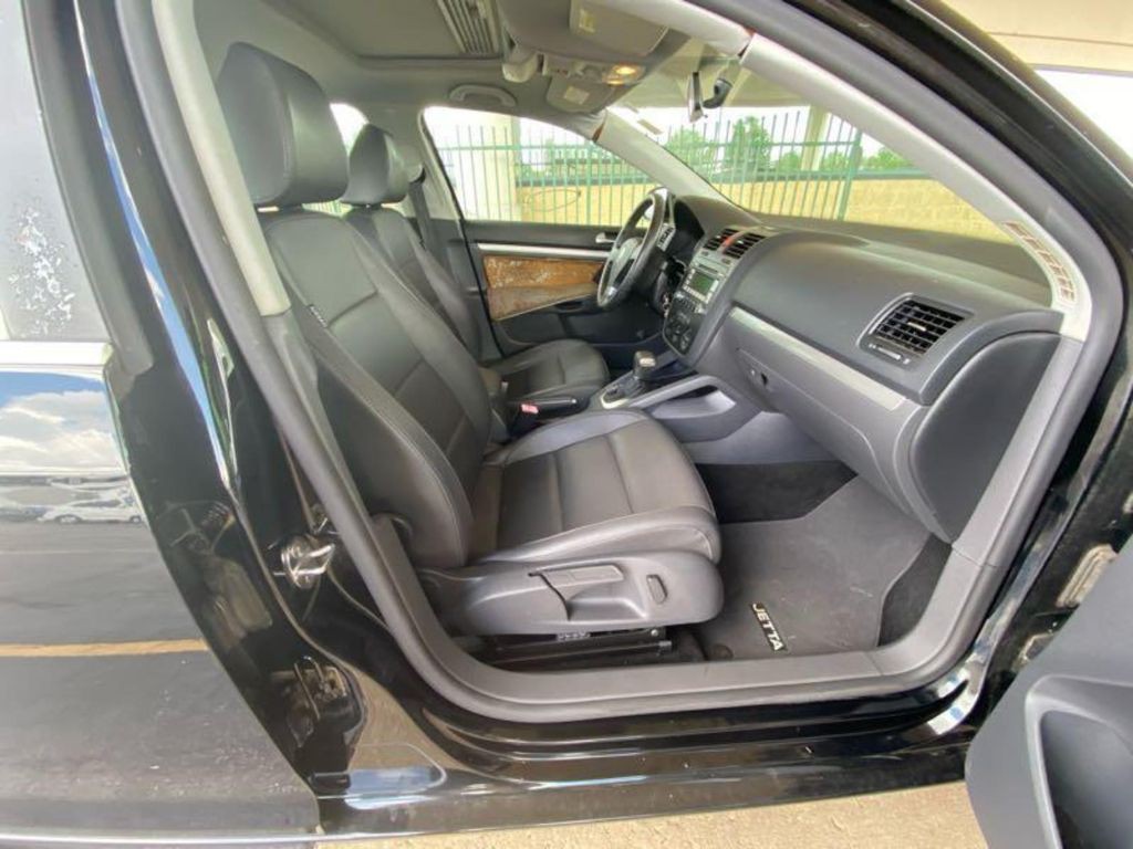 2009 Volkswagen Jetta Image 12