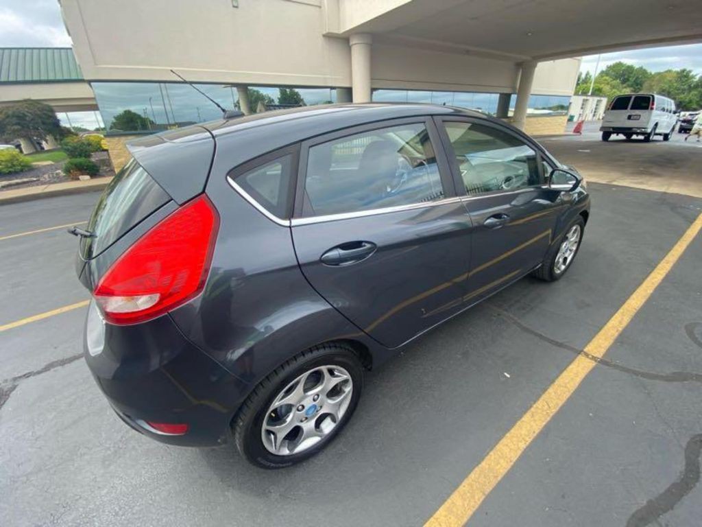 2011 Ford Fiesta Image 4