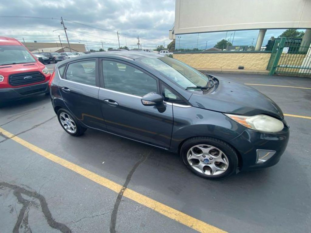 2011 Ford Fiesta Image 6