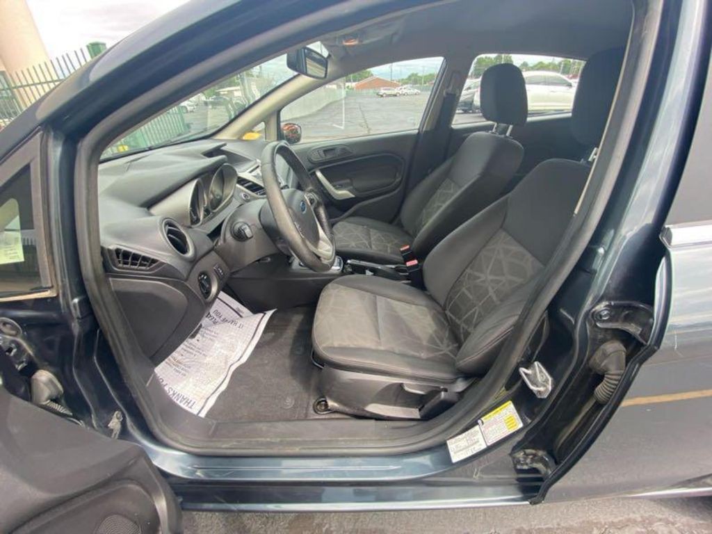 2011 Ford Fiesta Image 8