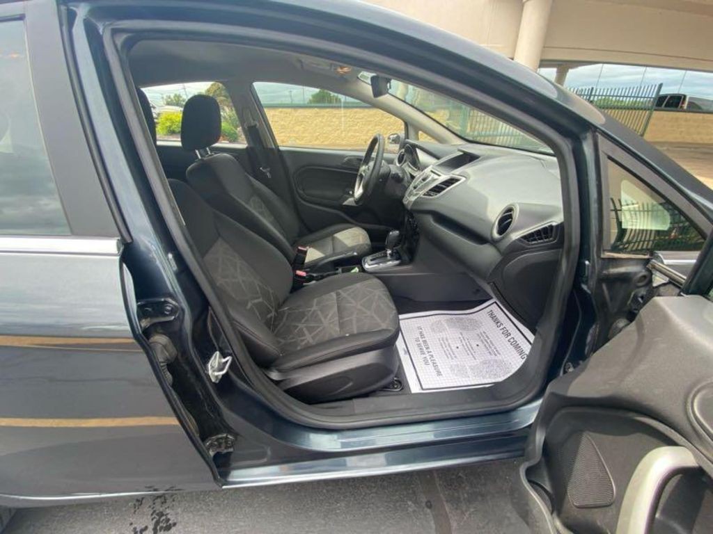 2011 Ford Fiesta Image 9