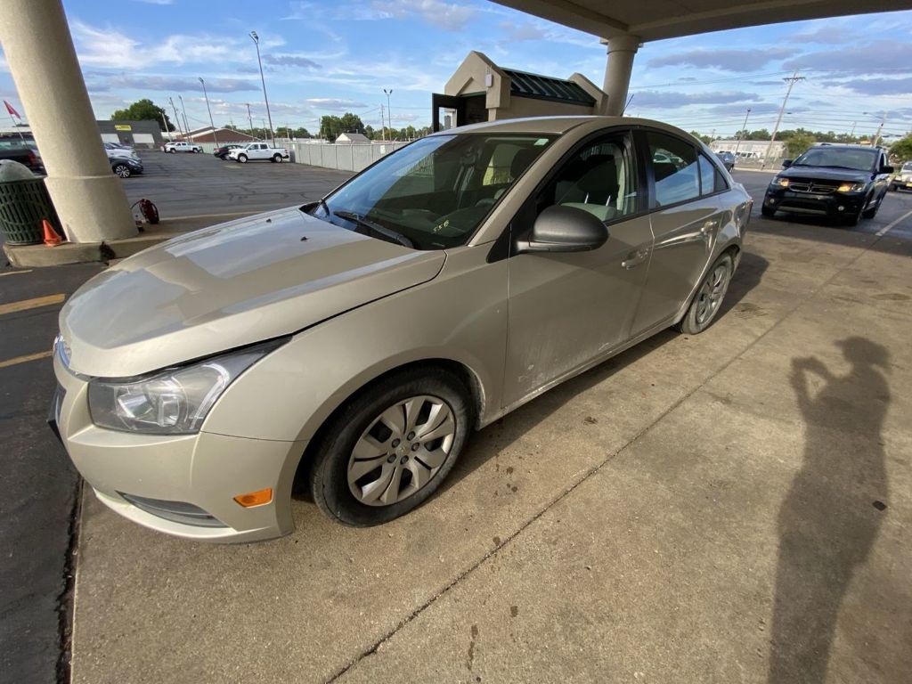2014 Chevrolet Cruze Image 2