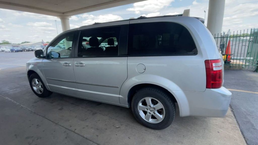 2010 Dodge Grand Caravan Image 2