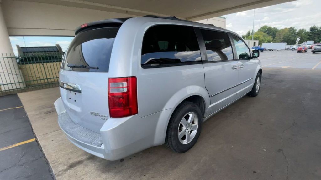 2010 Dodge Grand Caravan Image 9