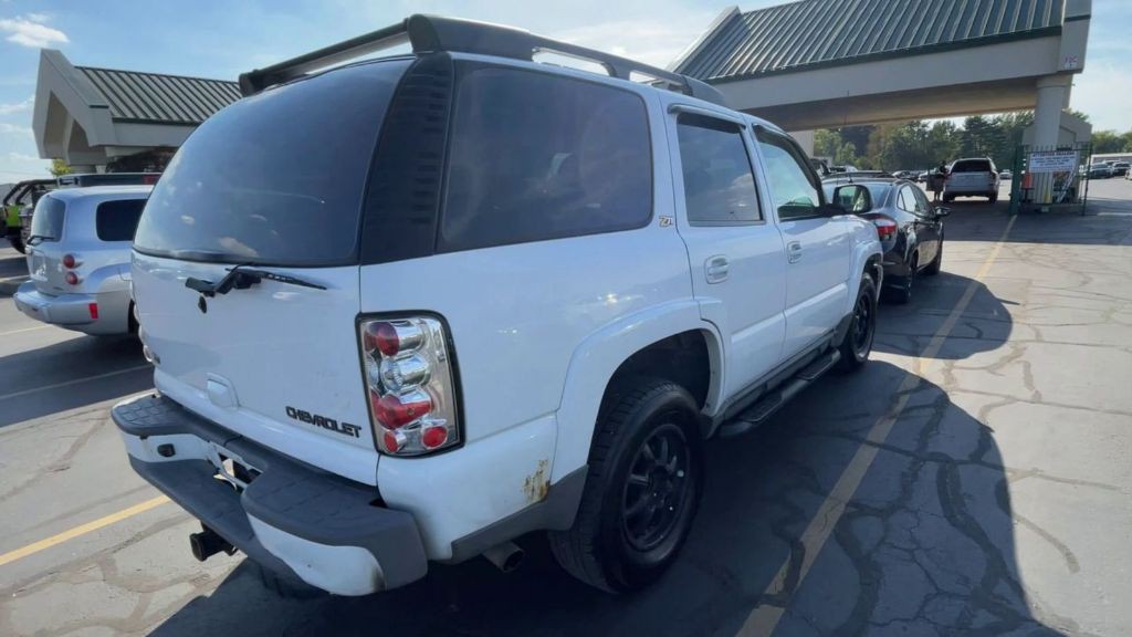 2002 Chevrolet Tahoe Image 2