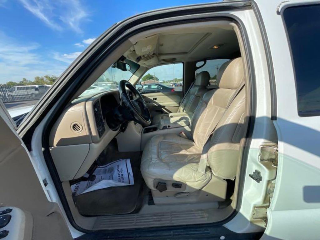 2002 Chevrolet Tahoe Image 6