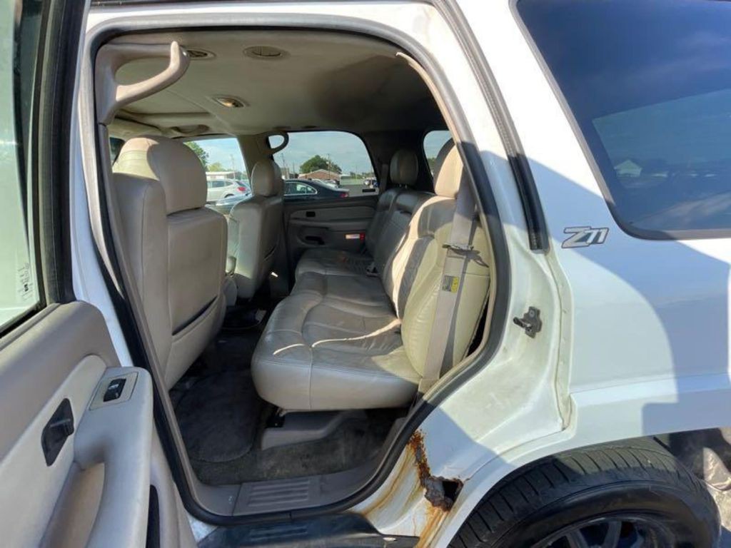 2002 Chevrolet Tahoe Image 8