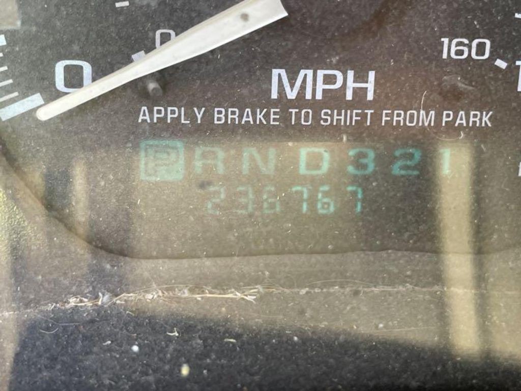 2002 Chevrolet Tahoe Image 10