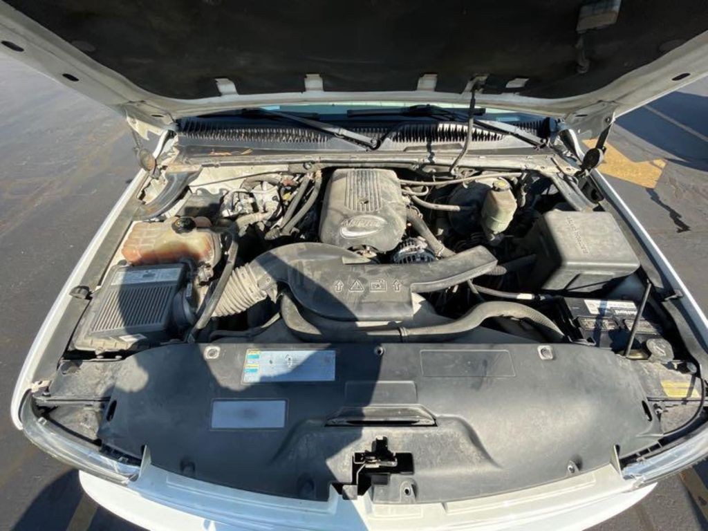2002 Chevrolet Tahoe Image 12