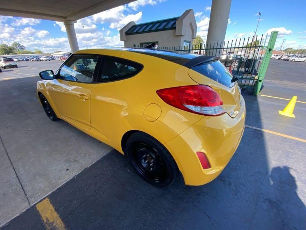 2012 Hyundai Veloster Image 4