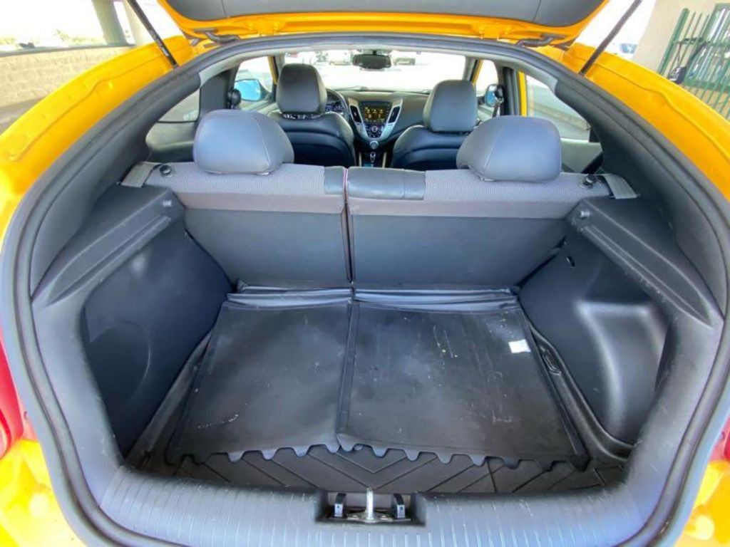 2012 Hyundai Veloster Image 11