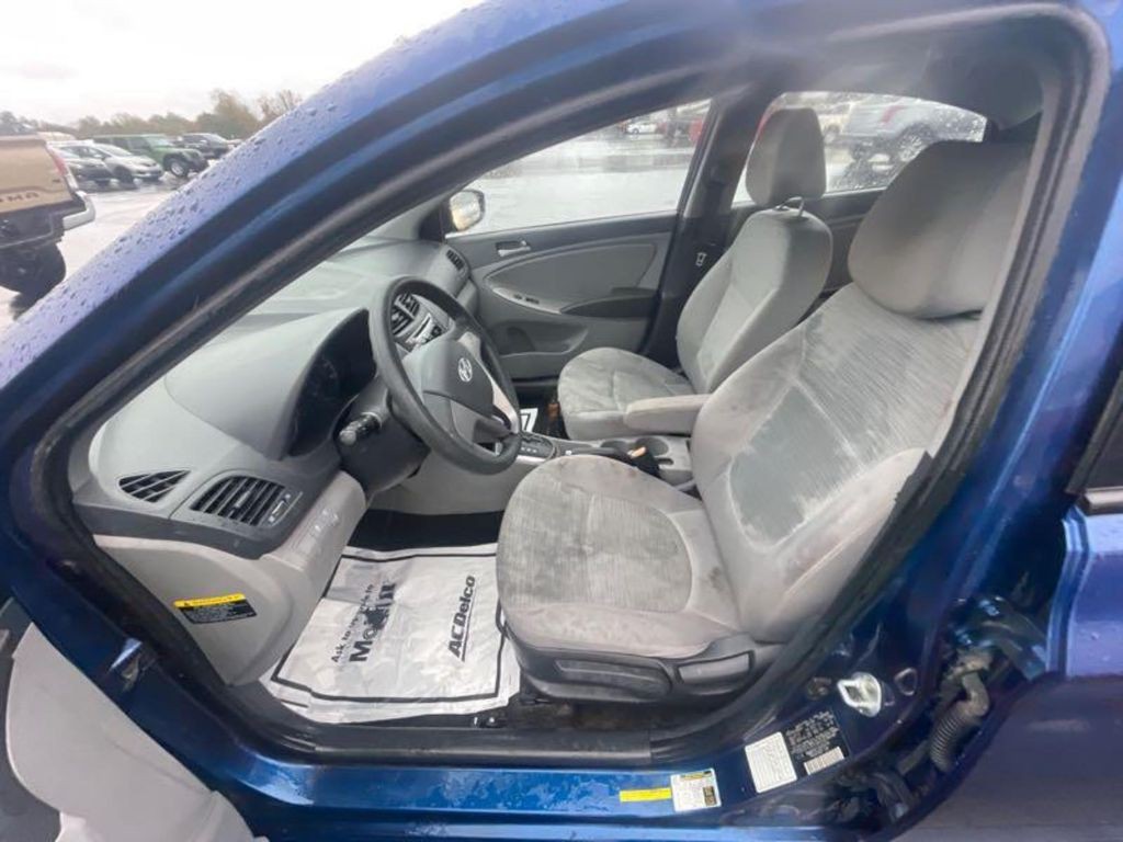 2016 Hyundai Accent Image 9