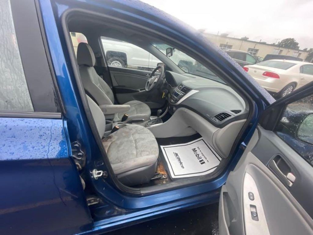 2016 Hyundai Accent Image 10