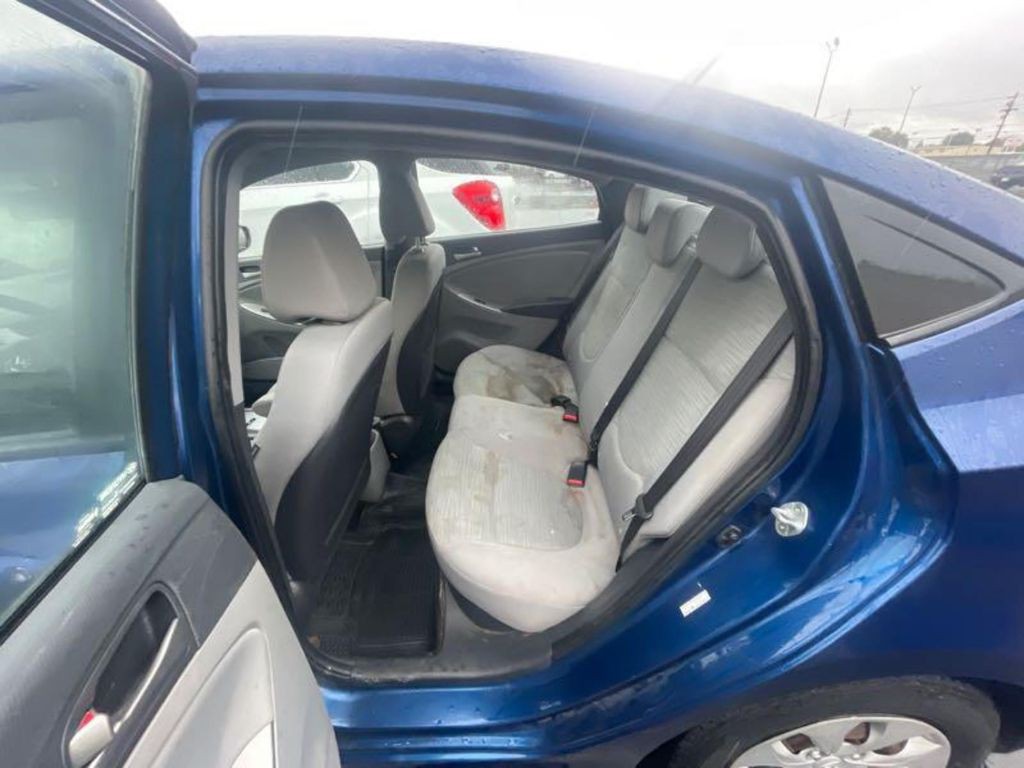 2016 Hyundai Accent Image 11